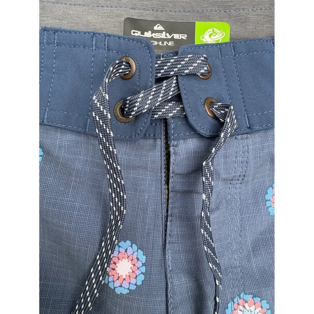 Quiksilver Highline Board Shorts Mens 34 Blue Floral Medallion Surf Trunks 8.5